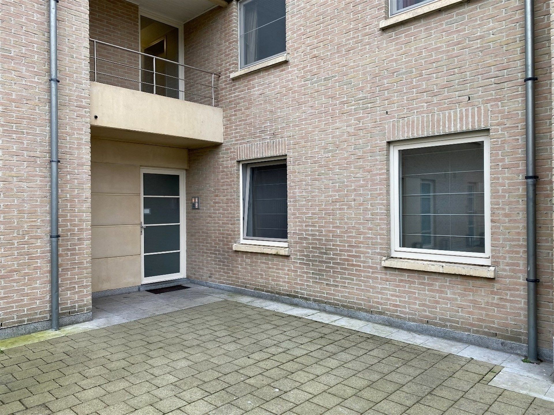 Rustig gelegen ruim gelijkvloers appartement in afgesloten privé domein . foto 17