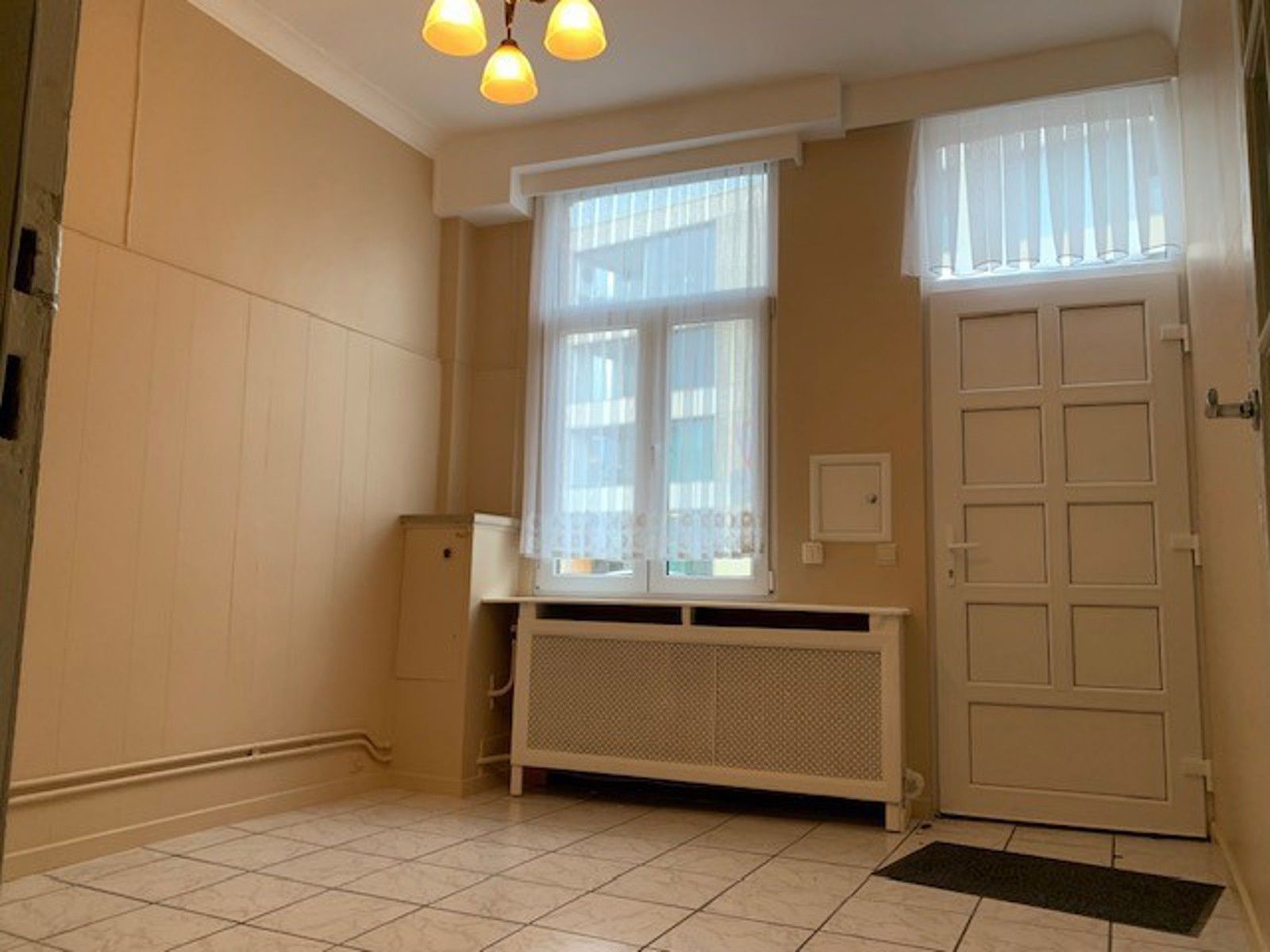 Woning in het centrum van Kapellen met garage en terras! foto 3