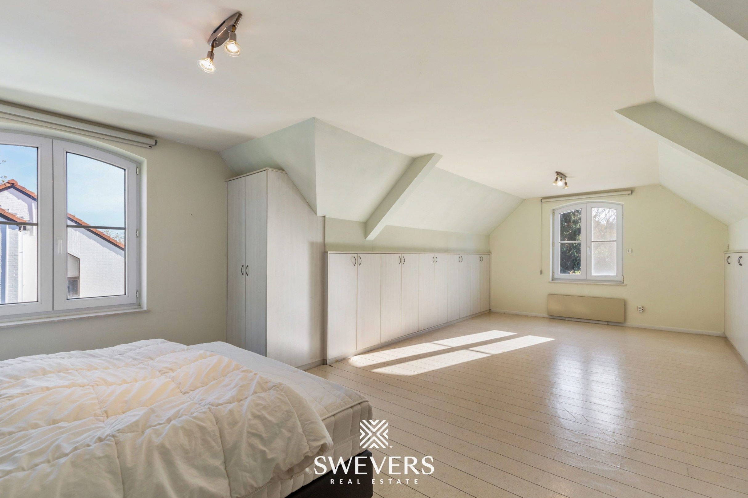 Ruime gezinswoning (282m²) met 4 slaapkamers te Lummen foto 16