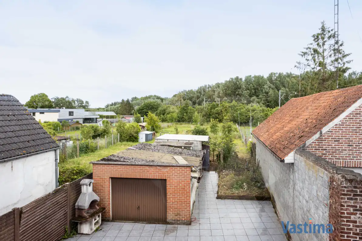 Te renoveren woning met 3 slaapkamers, garage en tuin foto 15