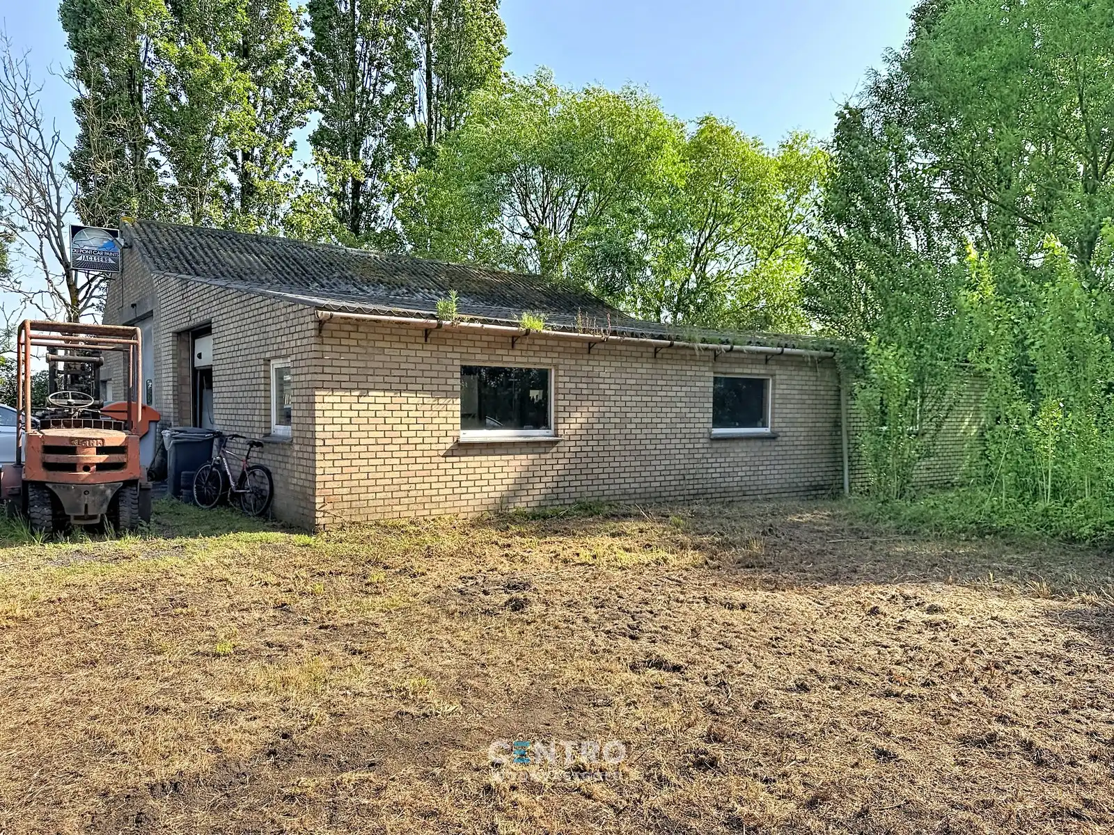 Woning met opslagruimte (313m2) op 3.196m2 grond te Lissewege! foto 2