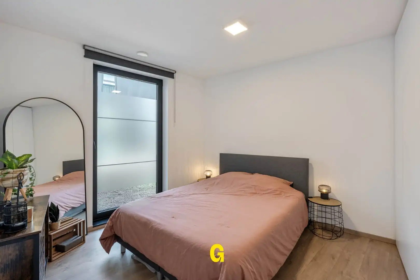 Knap ingericht gelijkvloersappartement met kelder en standplaats vlak bij het centrum foto 18