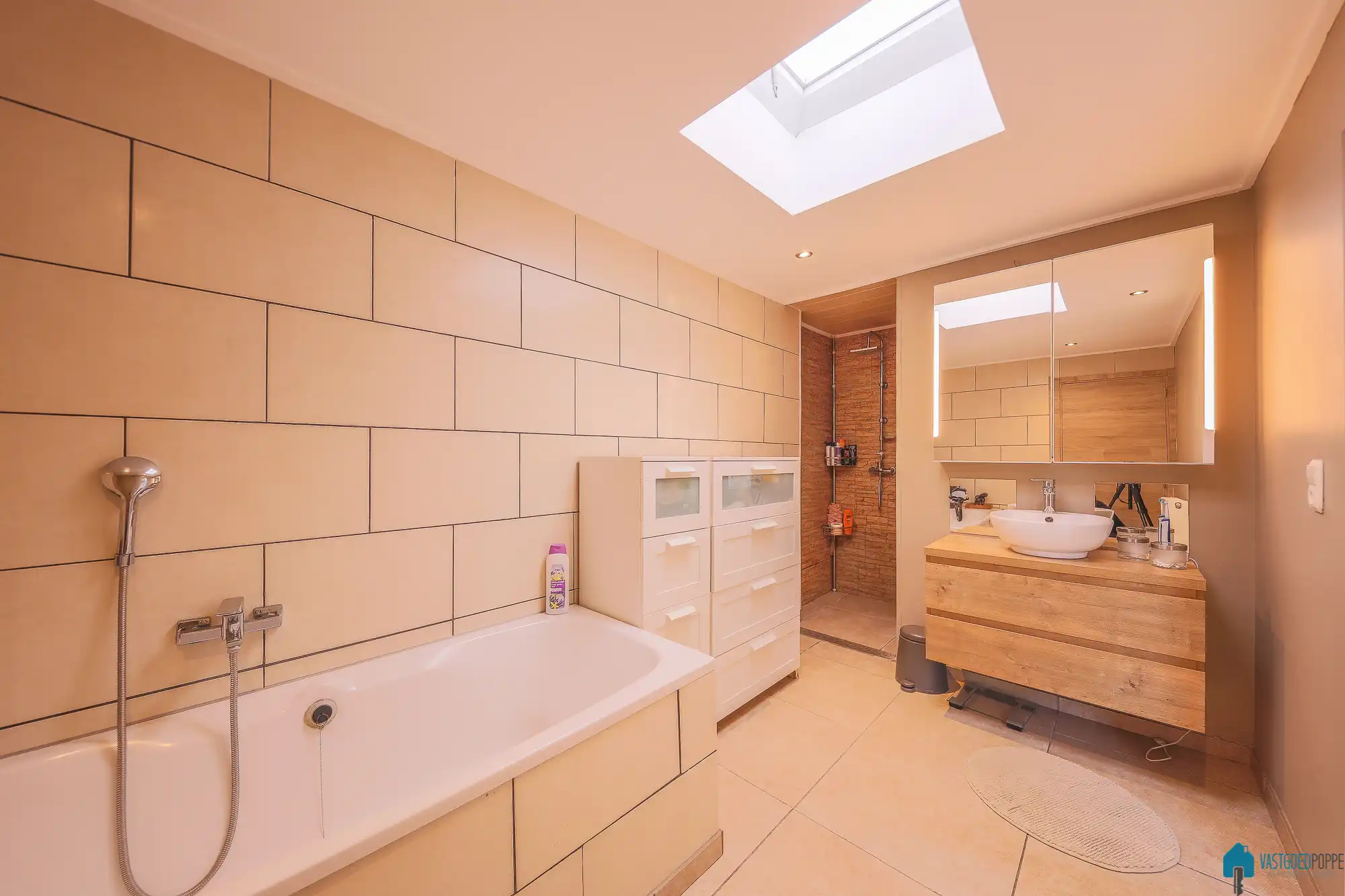 Gerenoveerde ééngezinswoning met tuin foto 10