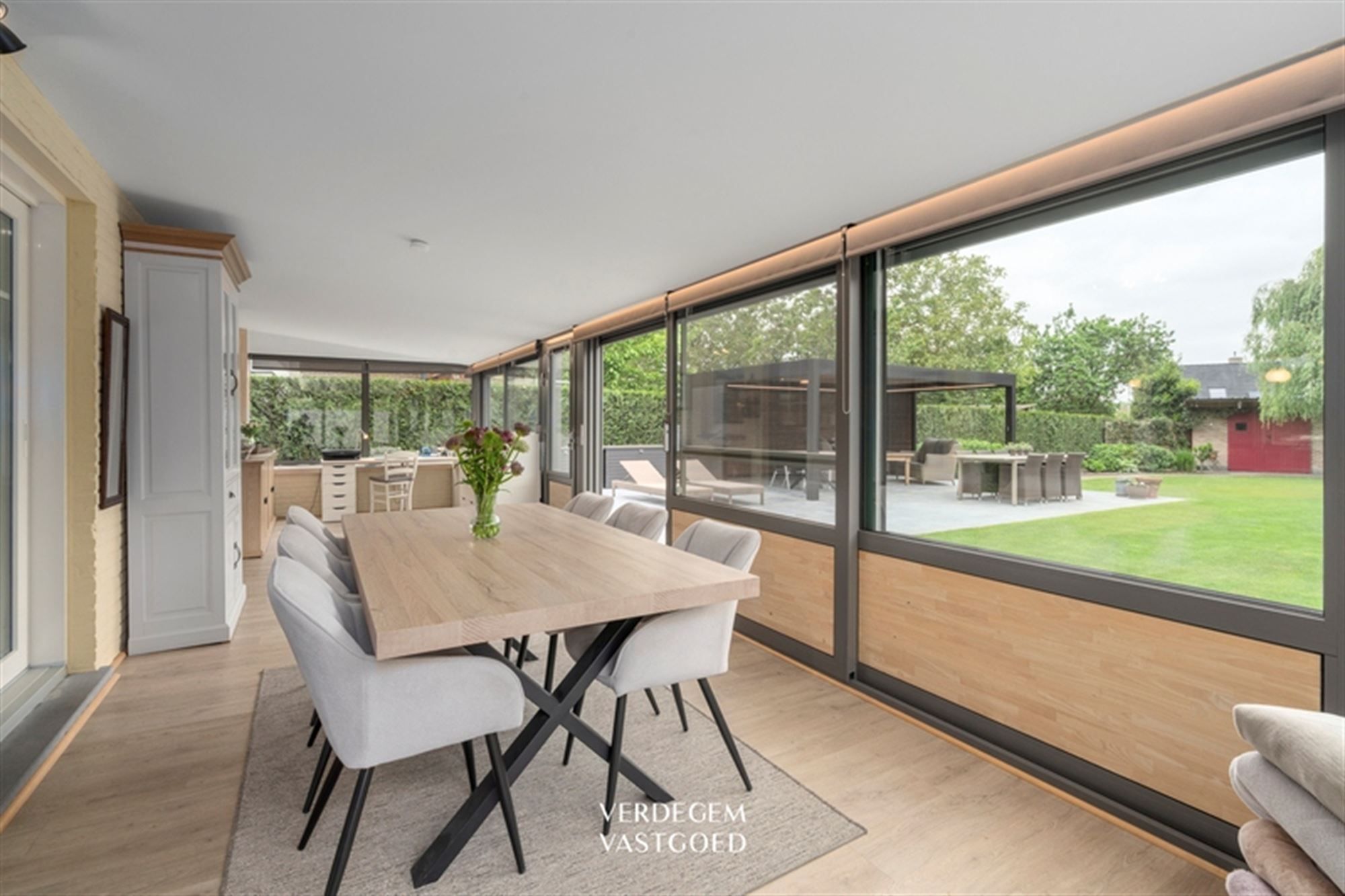 Prachtig en instapklaar wonen in landelijke stijl met garages, atelier en geniettuin foto 9