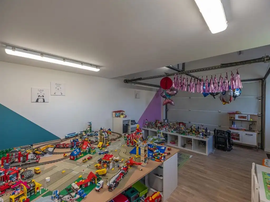 Charmante, ruime half-vrijstaande gezinswoning foto 47