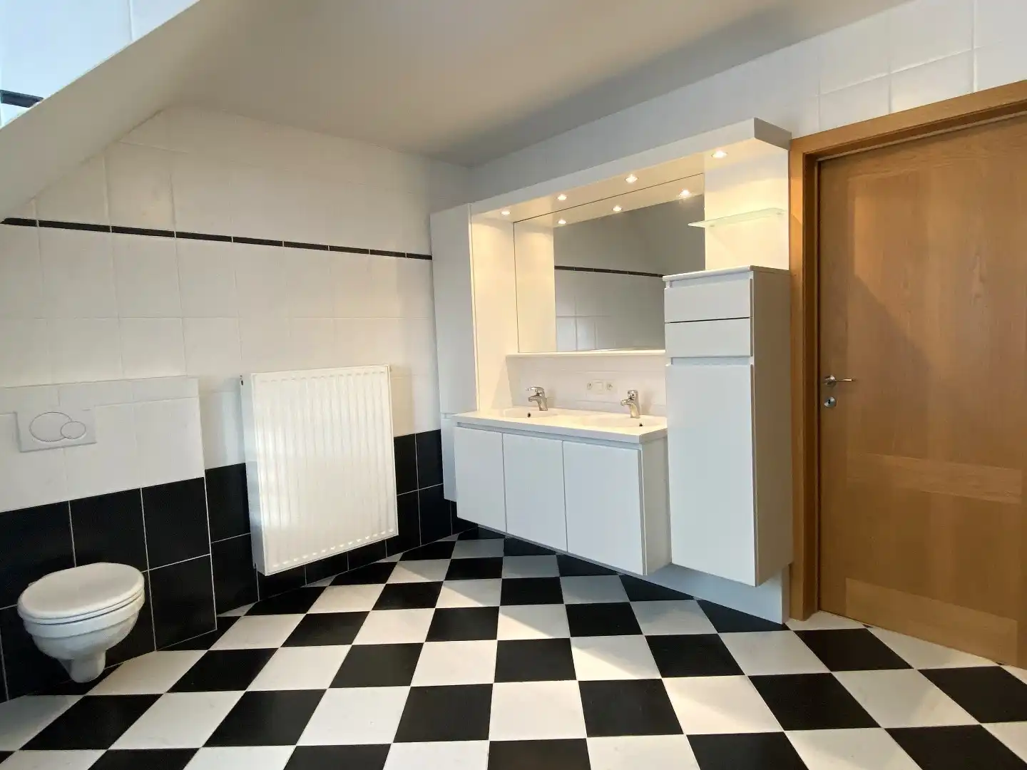 KARAKTERVOLLE WONING MET ZONGERICHTE TUIN | 4 SLPKS | 2 GARAGES foto 15