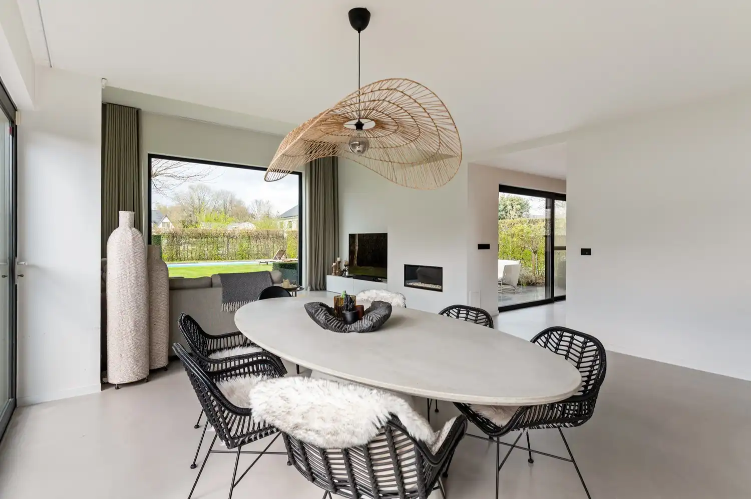 Ruime, exclusief afgewerkte woning met zwembad op Toplocatie te Berlaar foto 8