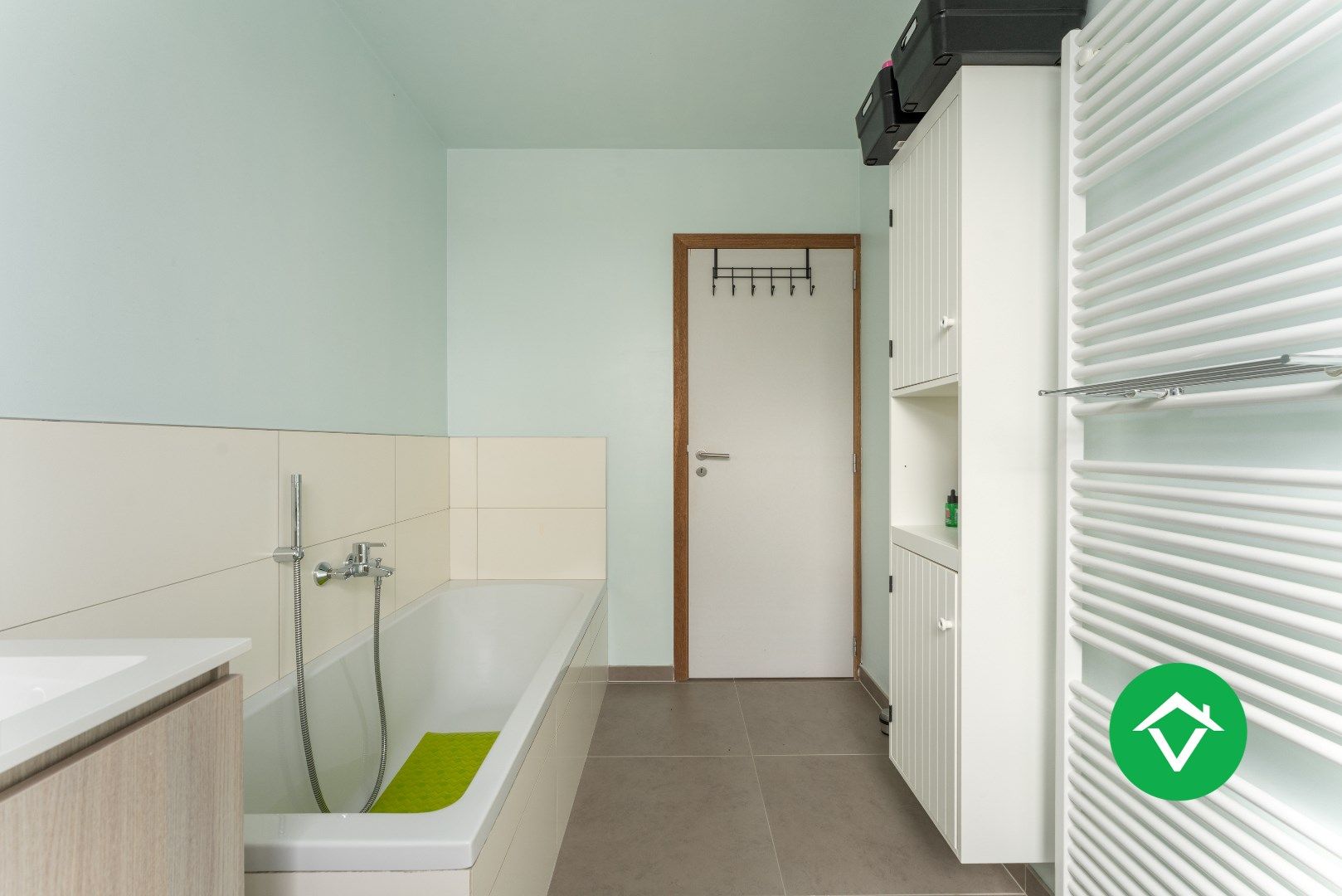 Instapklare, recente woning (2018) met 4 slaapkamers en garage in hartje Koekelare. foto 17