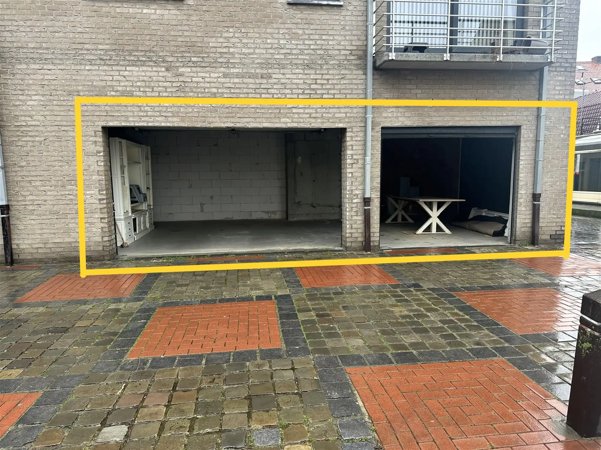 Dubbele garagebox op gelijkvloers foto {{pictureIndex}}