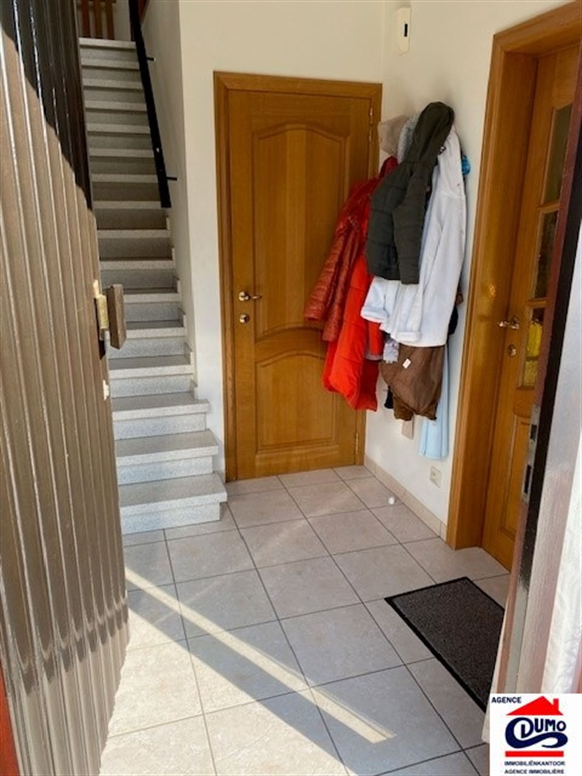 Goed gelegen half open bebouwing met 4 slaapkamers en garage foto 3