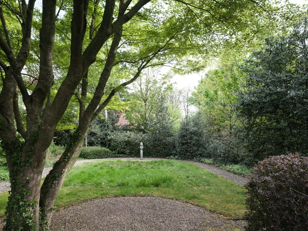 Uitzonderlijke opportuniteit Sint-Amandsberg – ‘Villa Bromelia’ - Statige en ruime woning (437m2 bvo) met een prachtig aangelegde tuin op een boogscheut van het stadscentrum – nabij de Rozenbroeken. foto 9