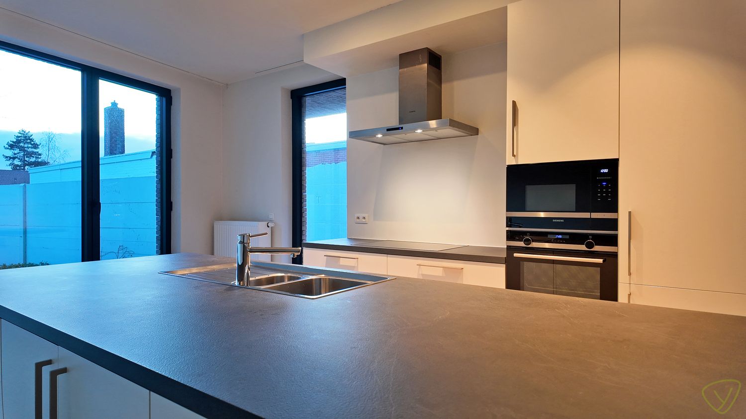 Modern en energiezuinig duplex-appartement met terras en parkeerplaats in het centrum van Zomergem foto 5