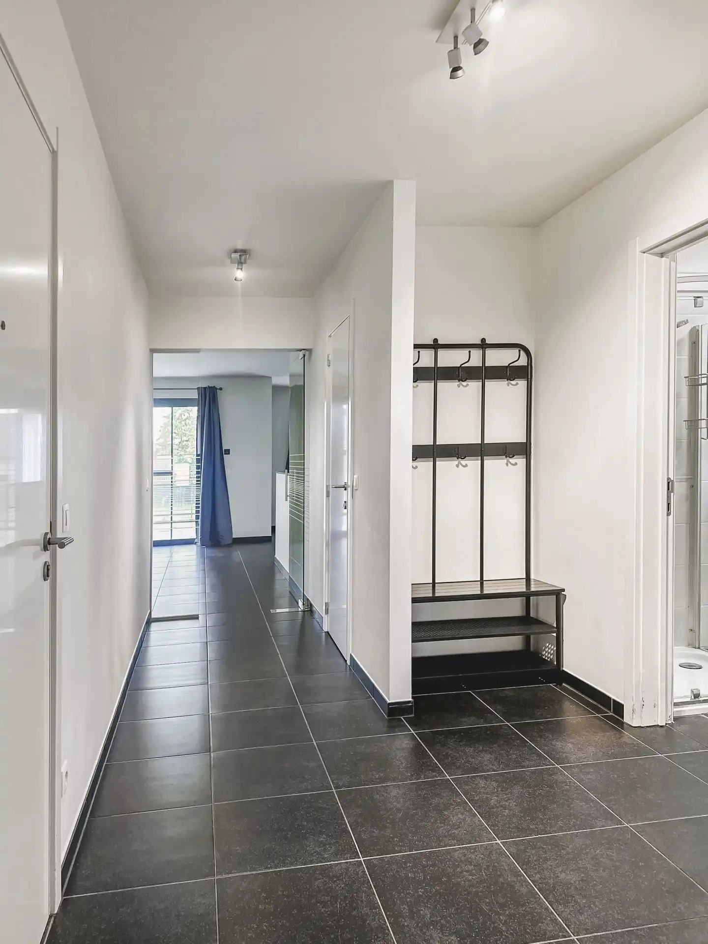 Zeer ruim instapklaar appartement met open uitzicht – 2 slpk – groot terras – garagebox + berging foto 7