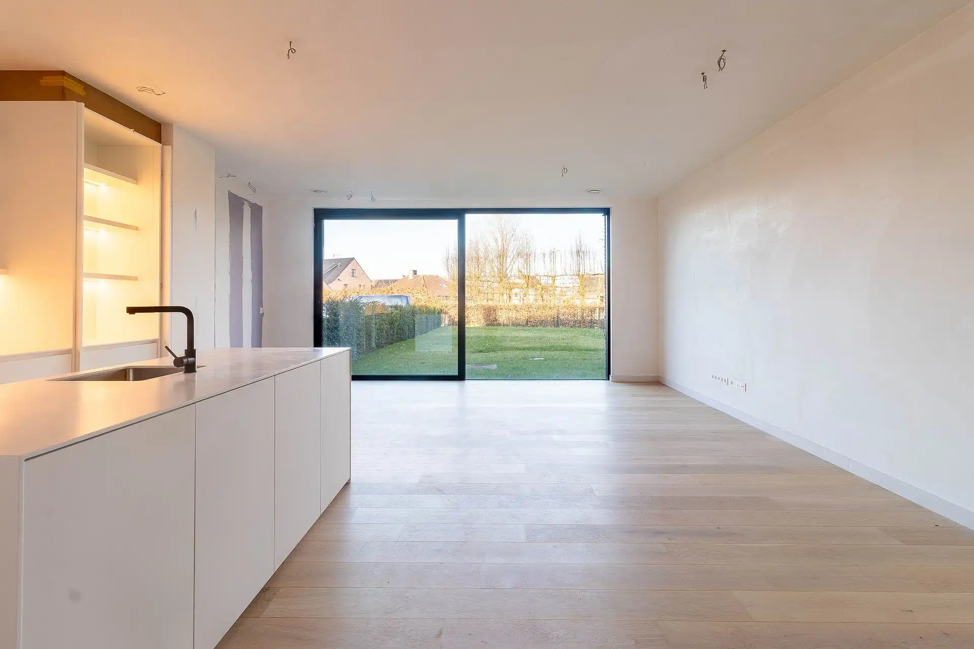 Hoogwaardig afgewerkt gelijkvloersappartement met tuin foto 3