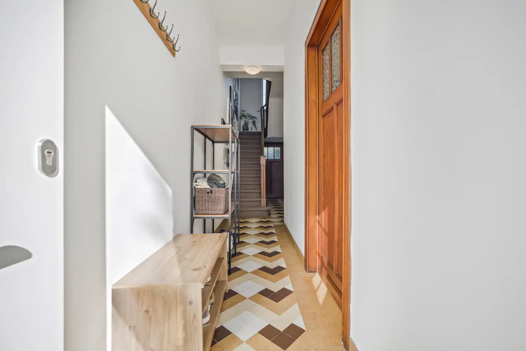 Instapklare woning met drie slaapkamers en tuin foto 8