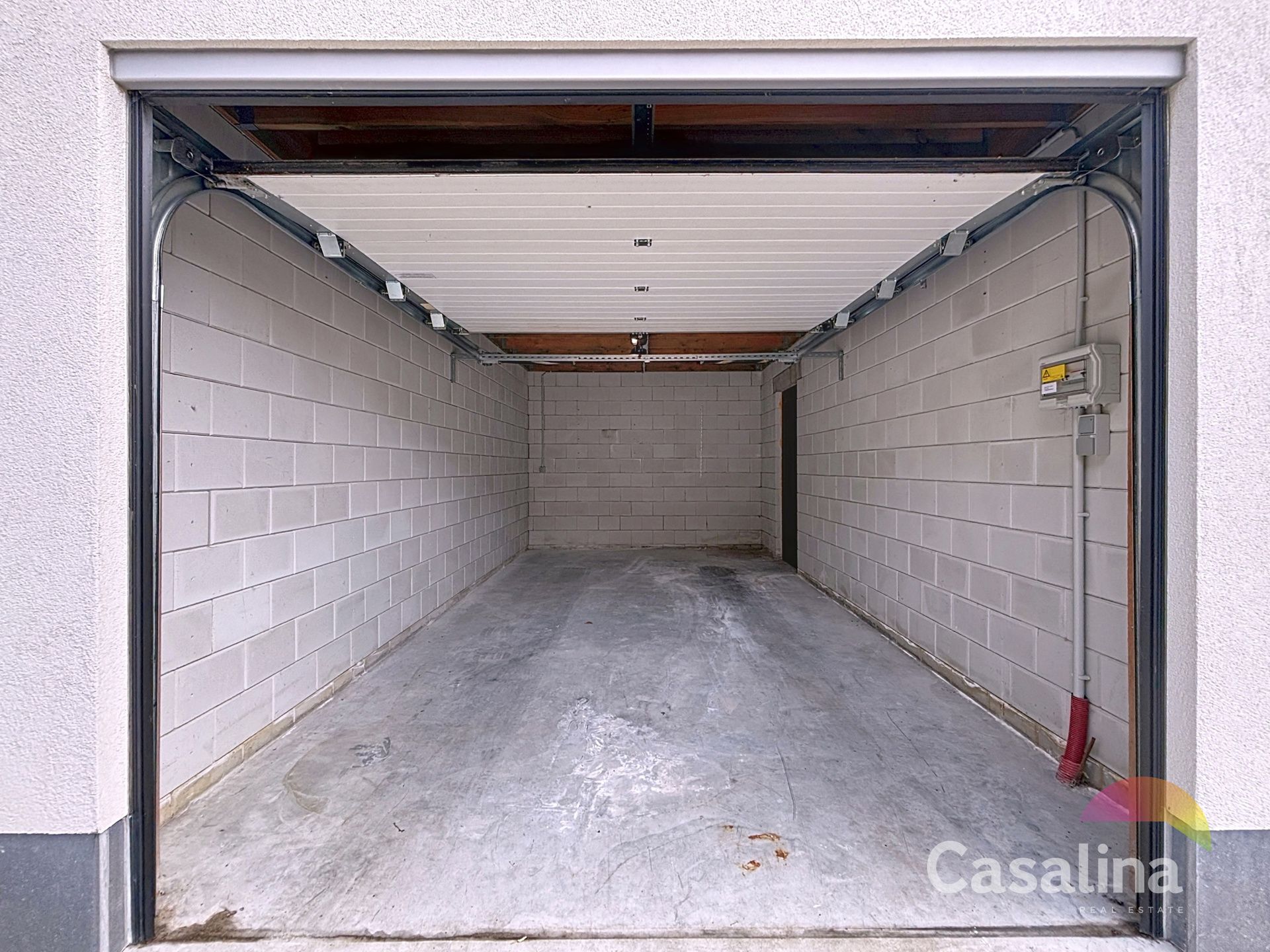 GARAGEBOX nr.1 foto {{pictureIndex}}