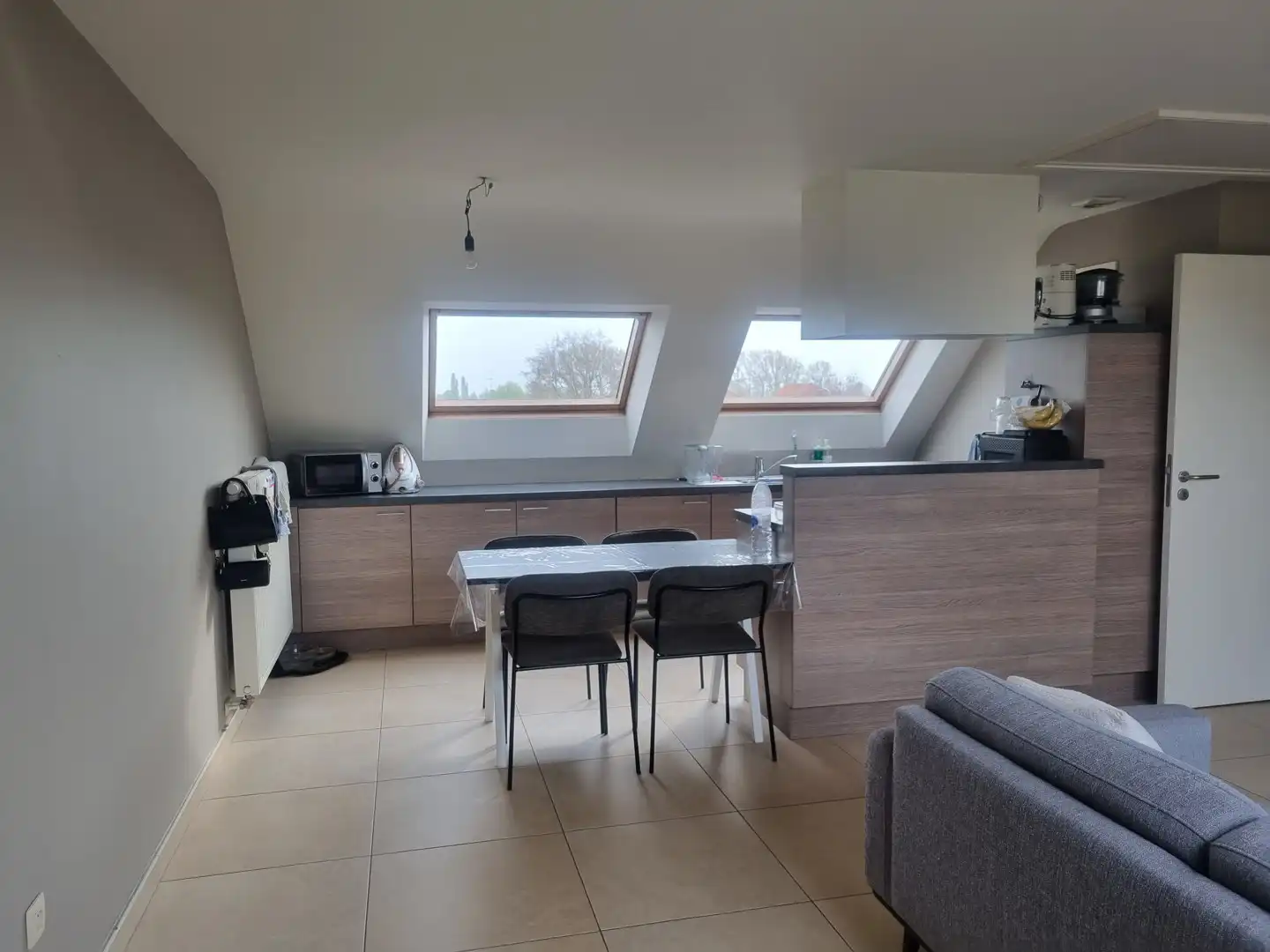 Ruim duplex appartement met garage. foto 2