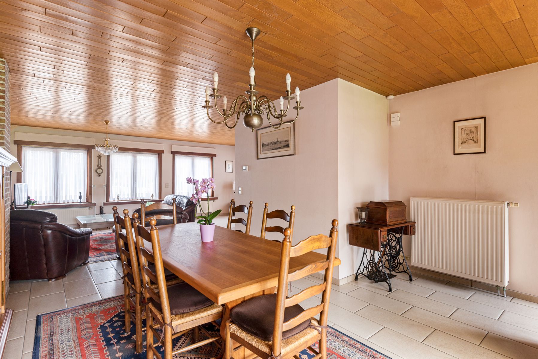 Kom de ruimte ontdekken in en achter deze halfopen bebouwing foto 13