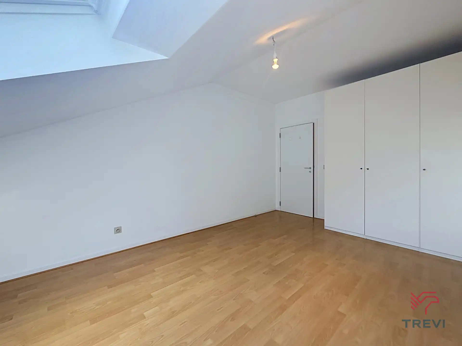 Ruim appartement met 2 slaapkamers + kelder en garagebox foto 4