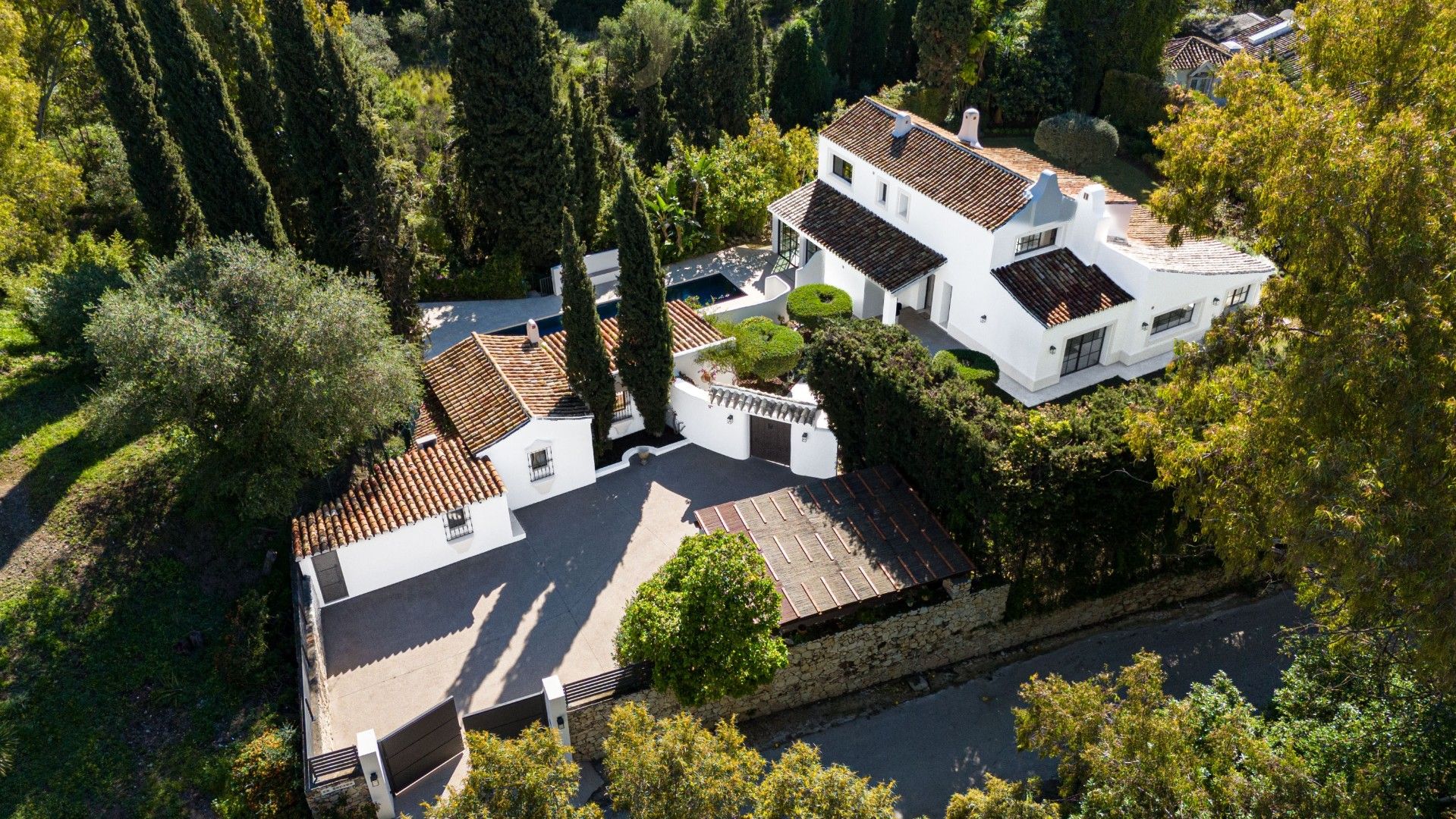 Gerenoveerde chique villa te Benahavis omgeven door een prachtig landschap. foto 29