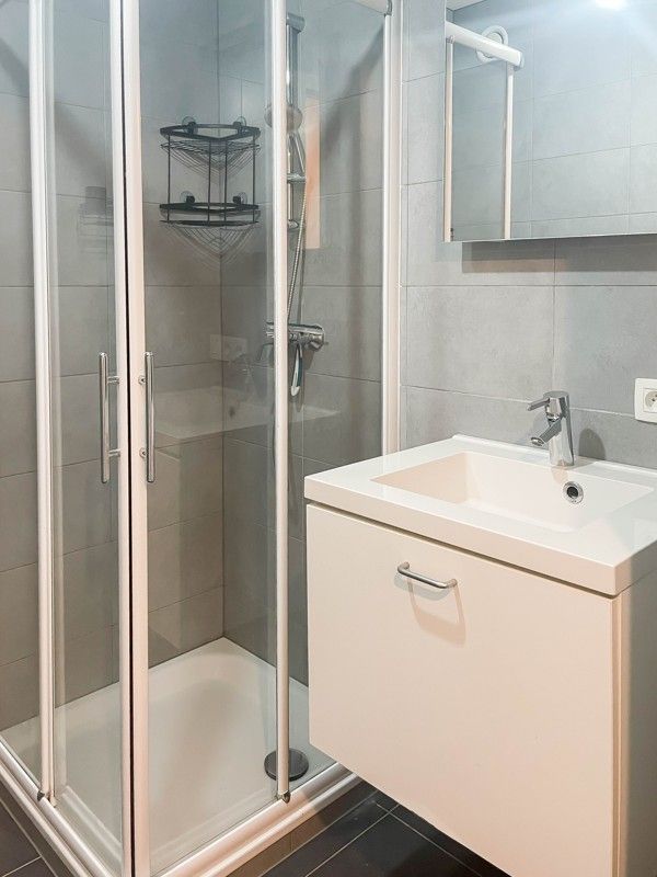 Gezellig 1 slaapkamer appartement met parkeerplaats te Nieuwpoort stad foto 4