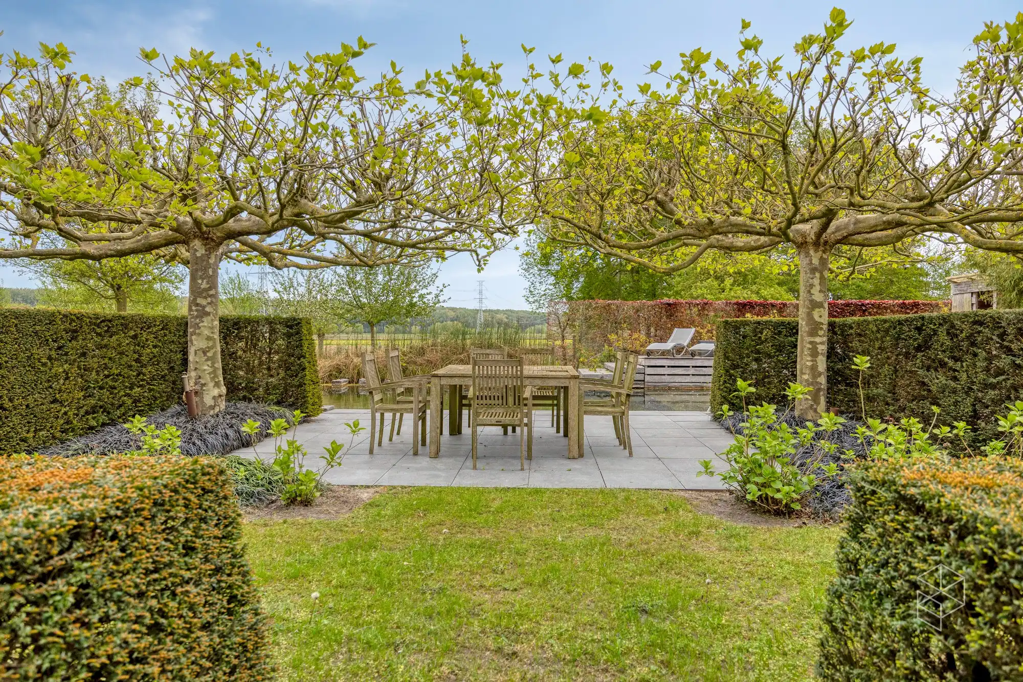 Karaktervolle villa met polyvalent bijgebouw, zwemvijver & aangelegde tuin met uitweg op 4.012m² foto 12