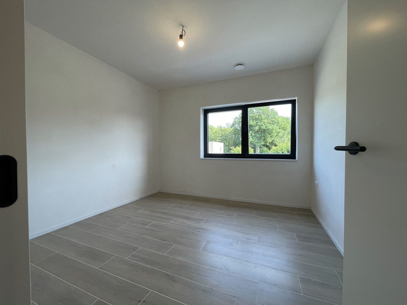 Afgewerkte nieuwbouwwoning met 3 slaapkamers foto 17