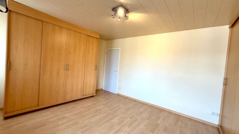 Gezellige te renoveren rijwoning met 4 kamers en garage foto 9