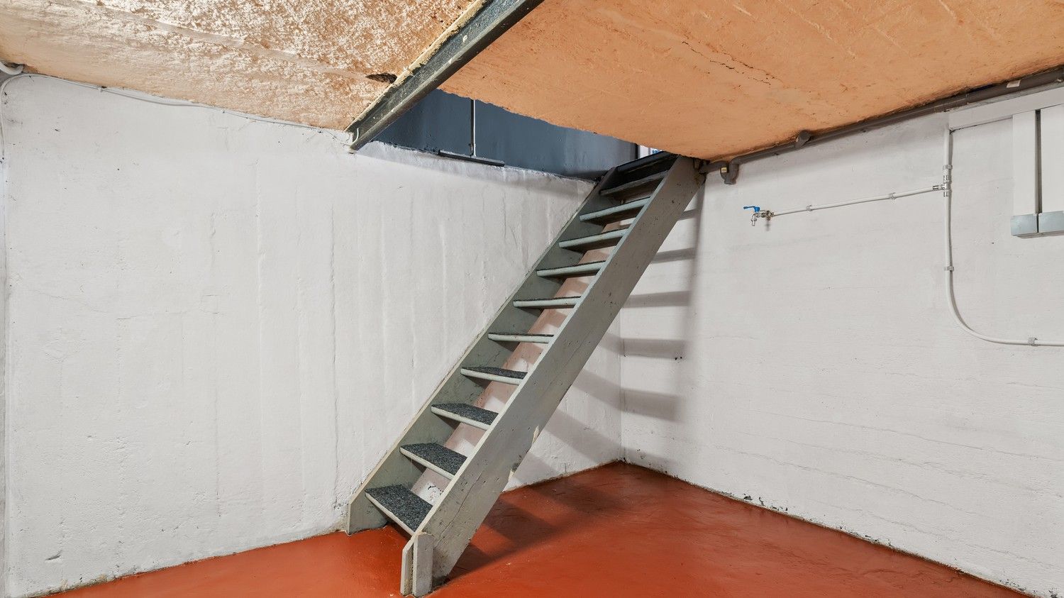 Volledig gerenoveerde woning met 3 slaapkamers en tuin. foto 17