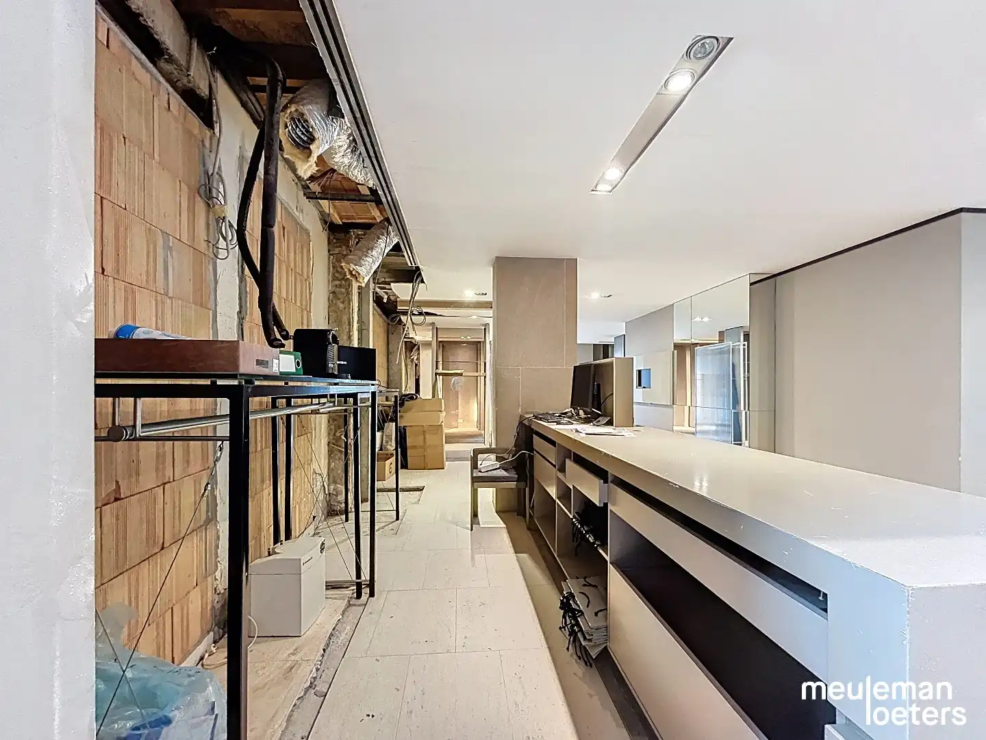 Unieke winkelruimte in het commercieel centrum foto 20