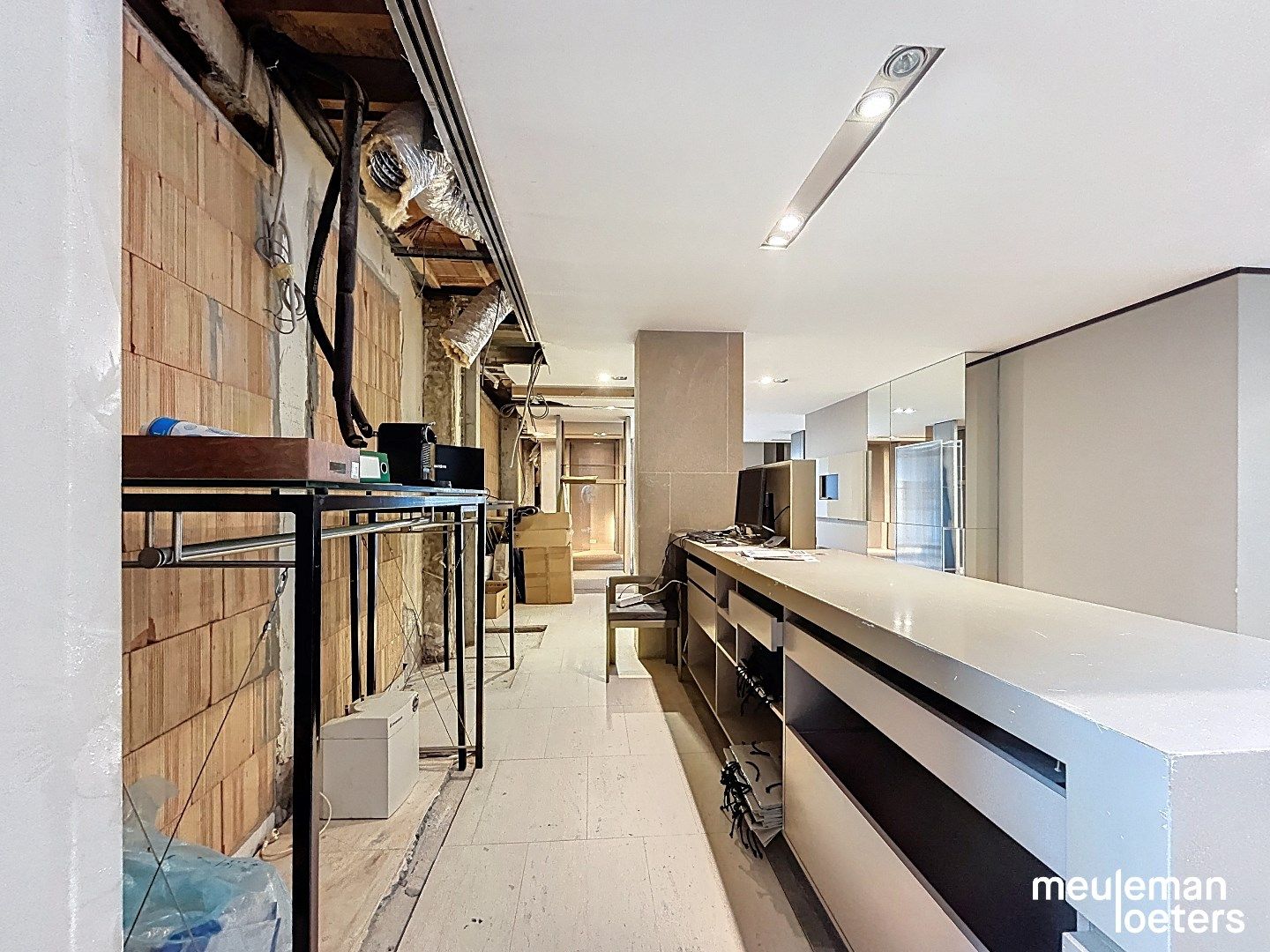 Unieke winkelruimte in het commercieel centrum foto 20