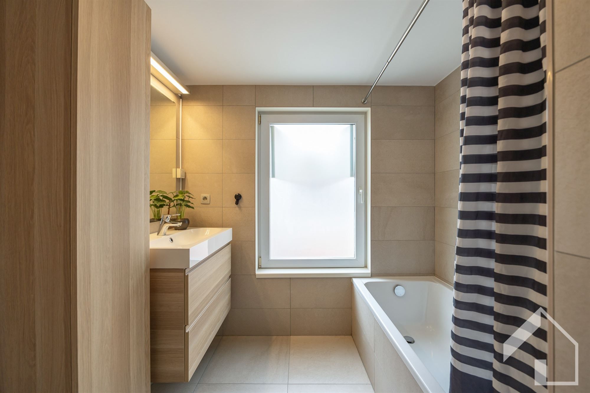 Recent, volledig gerenoveerde woning  foto 12