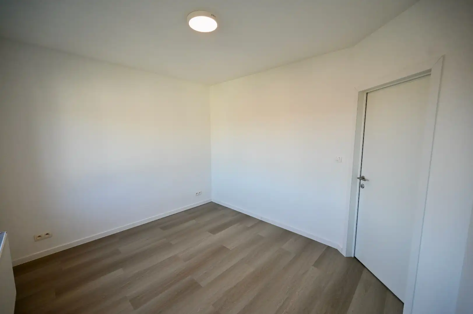 KNAP GERENOVEERD KNUS 2-SLAAPKAMER APPARTEMENT foto 5
