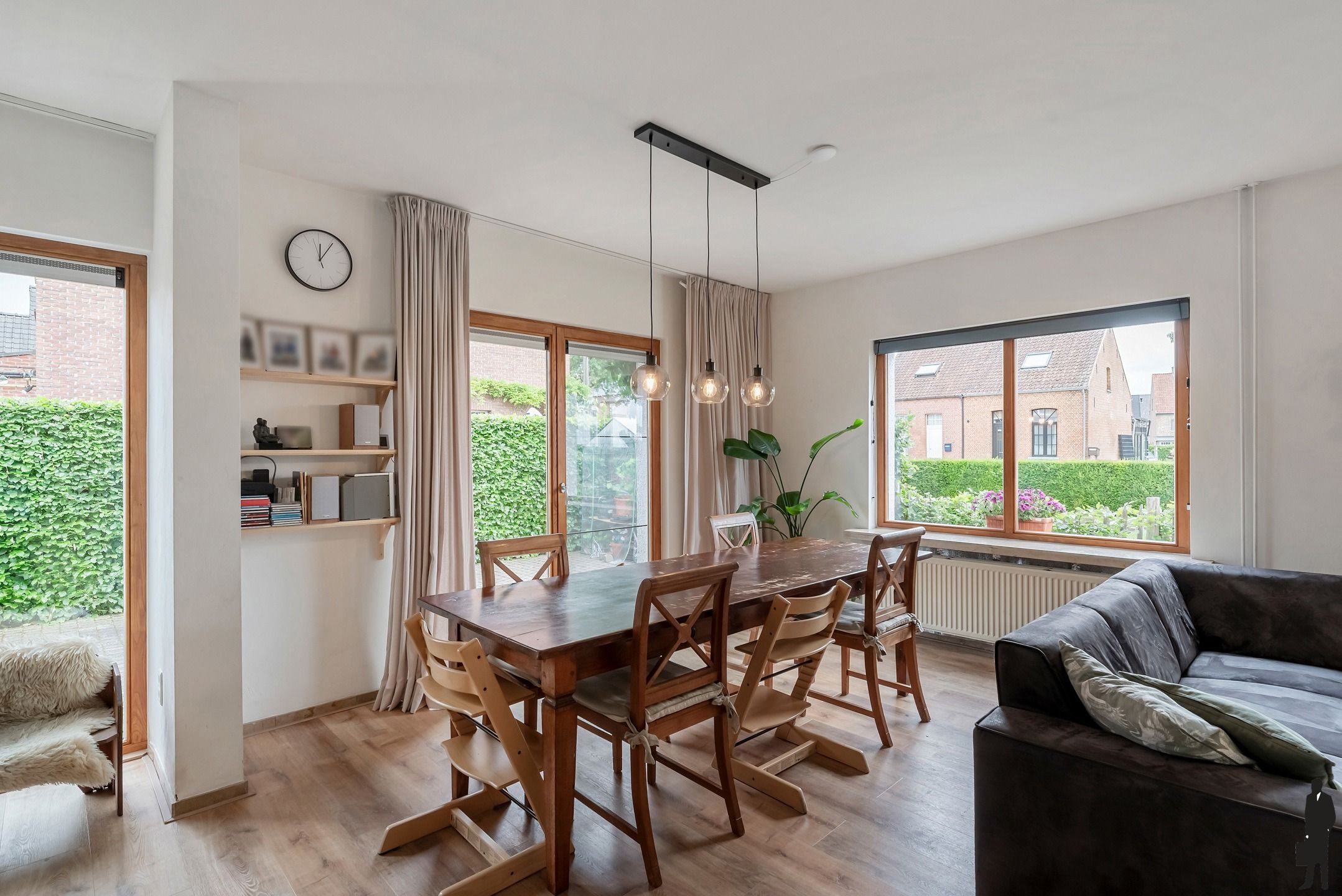Woning met 4 slks en grote schuur op perceel van ca. 1026m² foto 4