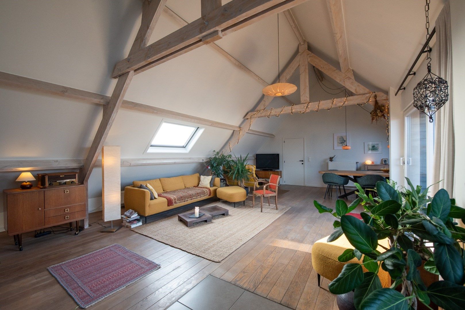Prachtig, ruim appartement met 3 slaapkamers en garage in centrum Wakken foto 2