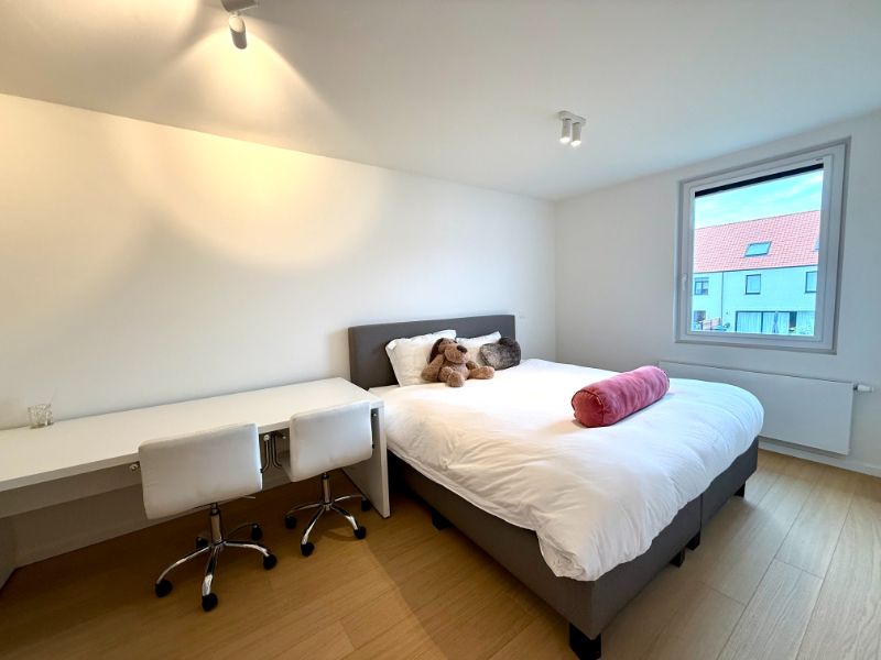 Recente, instapklare woning met 4 slaapkamers en garage foto 12