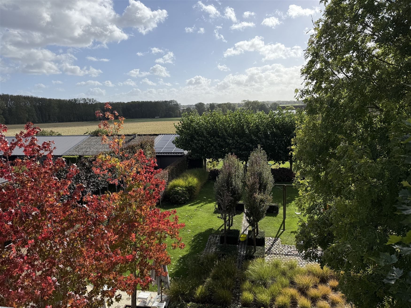 Hoogwaardig afgewerkte herenwoning met zicht op groen en volledige privacy in het hart van Bottelare. foto 7
