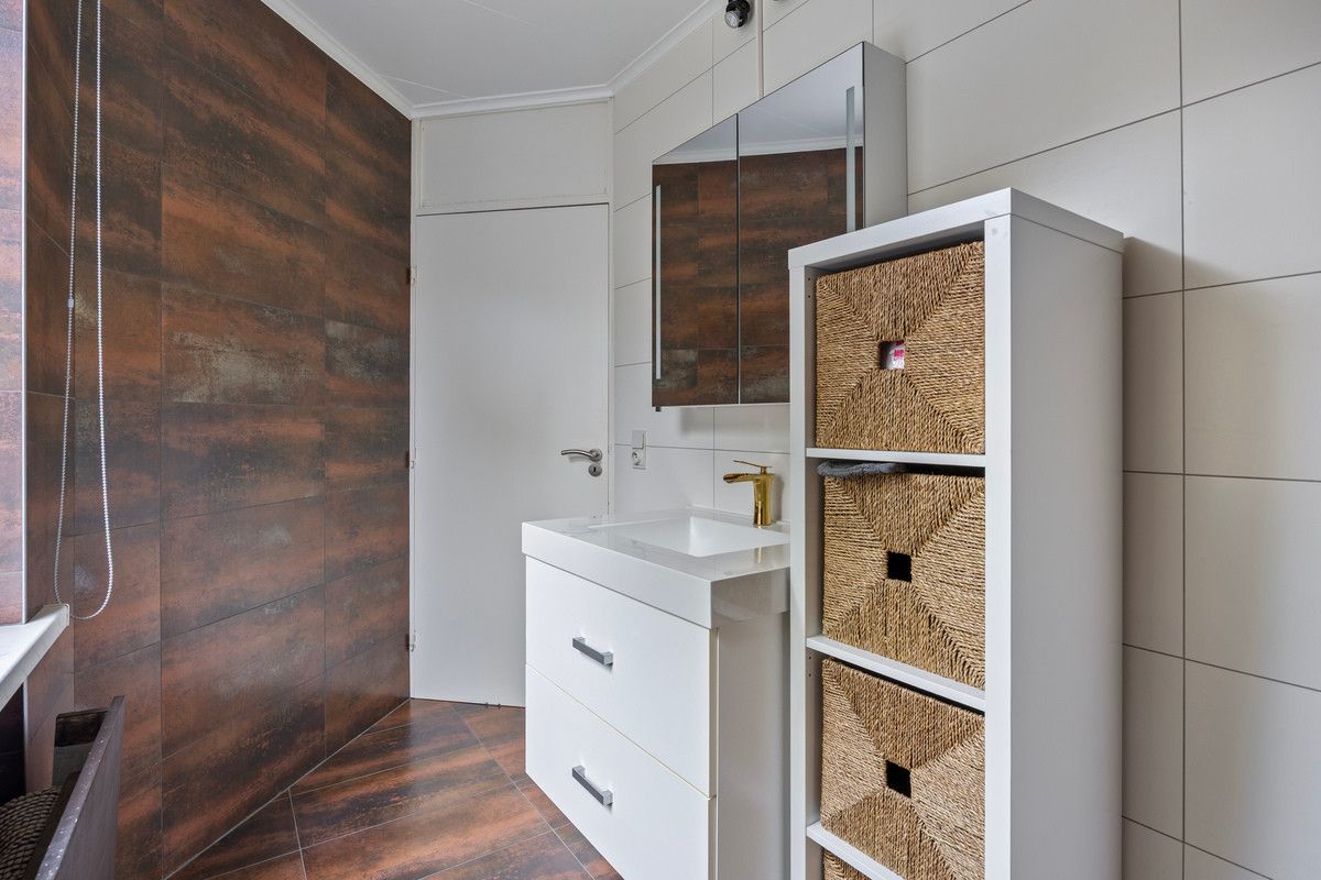 TIJDLOZE PAREL IN HET GROEN - STIJLVOL GERENOVEERDE VRIJSTAANDE WONING MET PRAKTIJK- OF BUREAURUIMTE OP RUIM PERCEEL VAN 13A31CA. foto 30