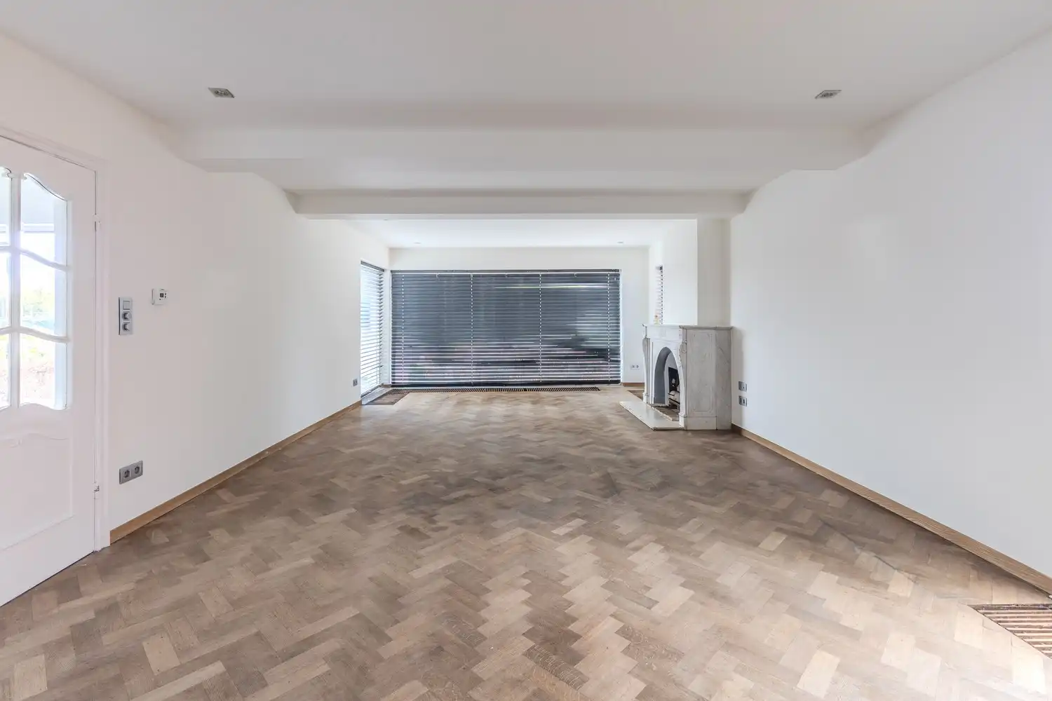 Instapklare woning op een ruim perceel van circa 8a8ca met tuin en garage op een gunstige locatie. foto 11