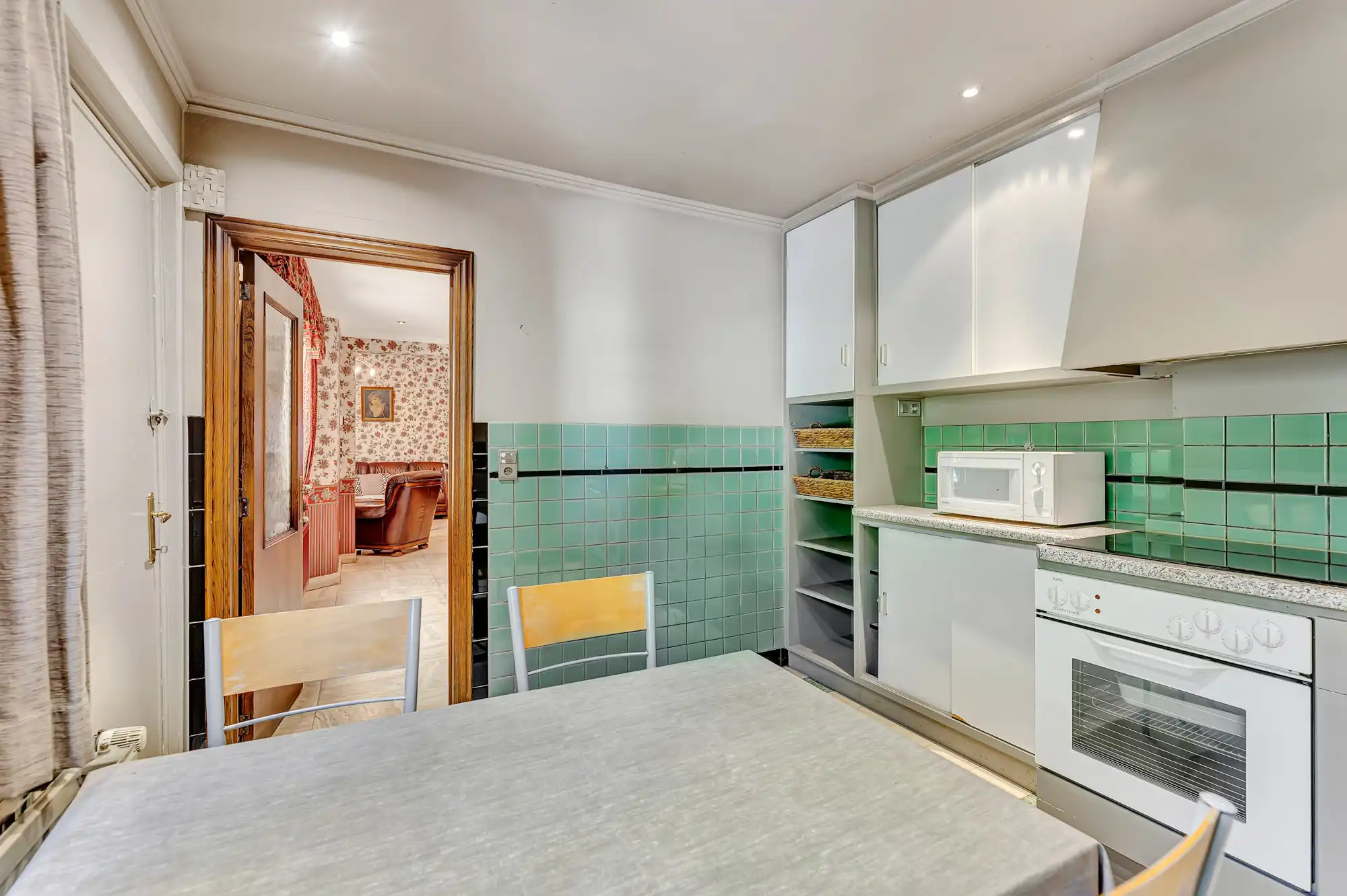 Goed onderhouden, robuuste woning met garage foto 8