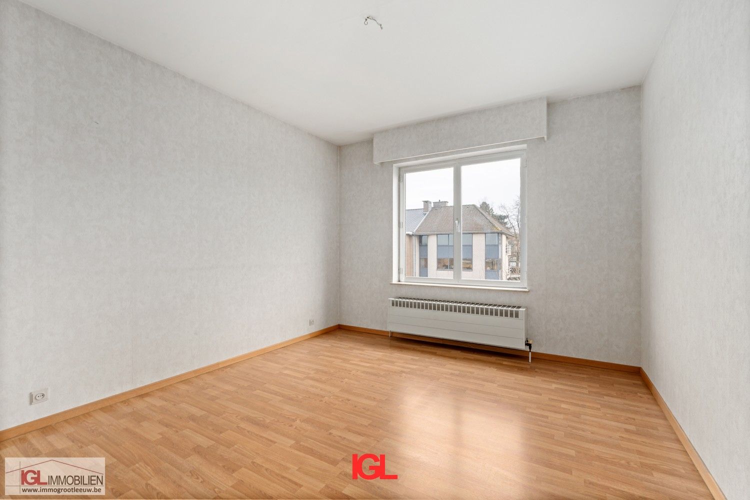 Lichtrijk 2-slaapkamerappartement met garagebox en kelder in Sint-Pieters-Leeuw foto 6