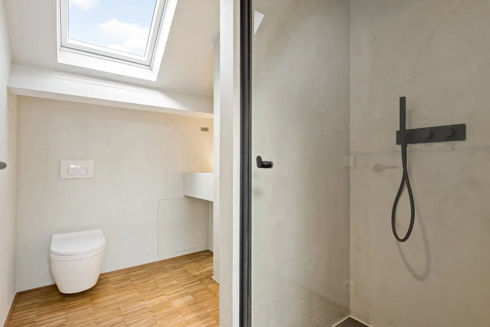 Prachtig gerenoveerde woning met gezellige en zonnige buitenruimte in rustige eenrichtingsstraat foto 16