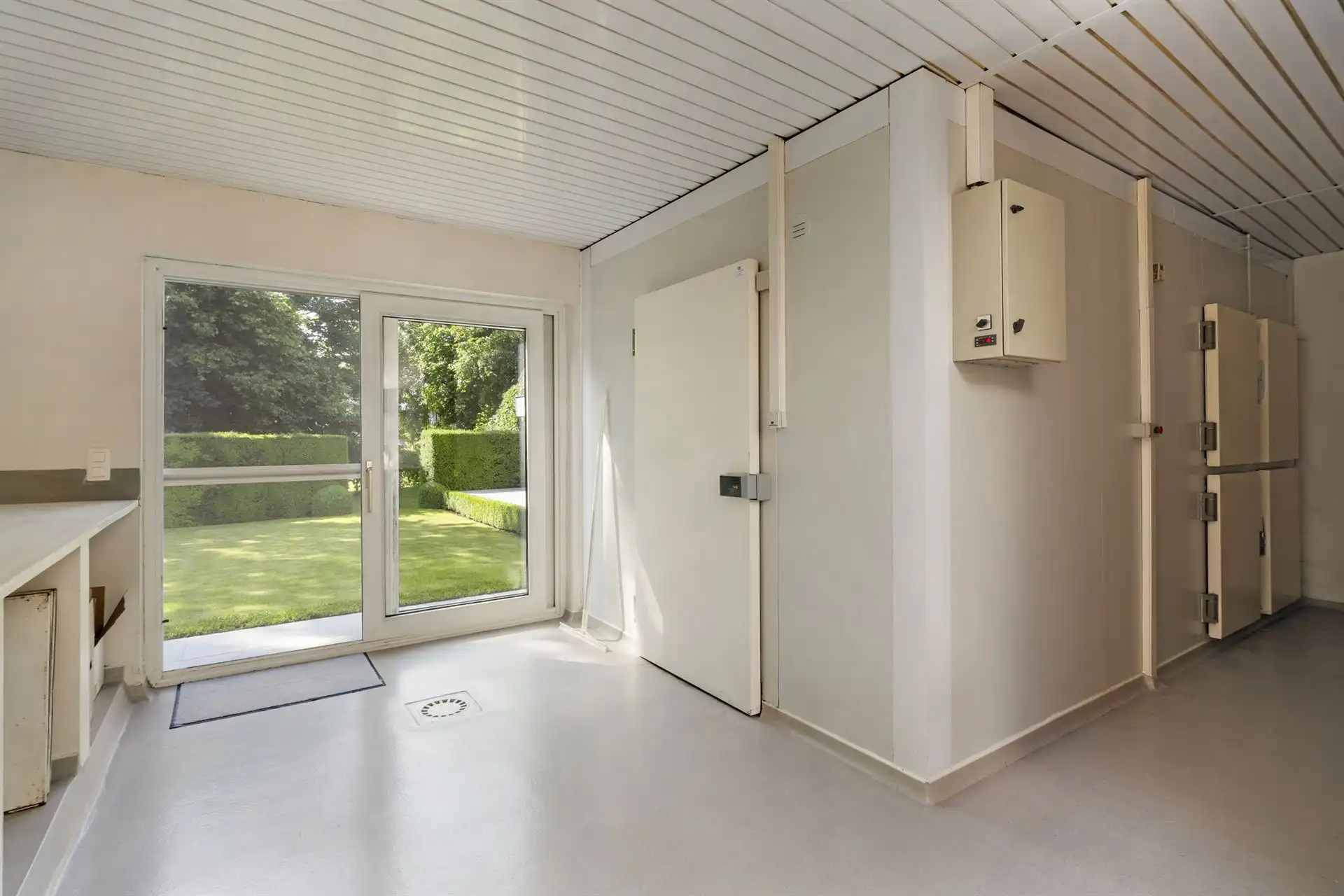 Goedgelegen HANDELSPAND met ruime WOONST, 5 SLK en TUIN foto 19