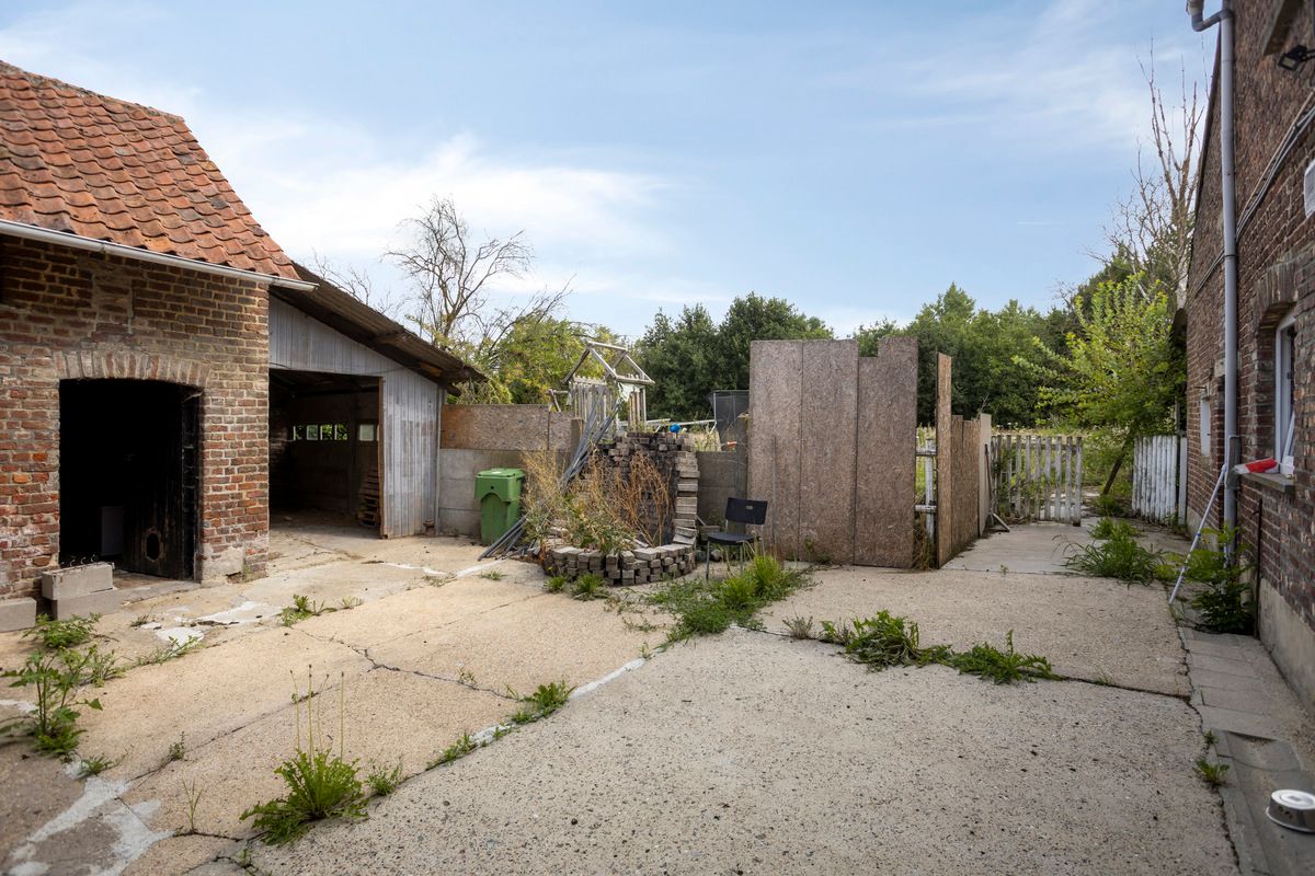Te renoveren hoevewoning in landelijke omgeving foto 18