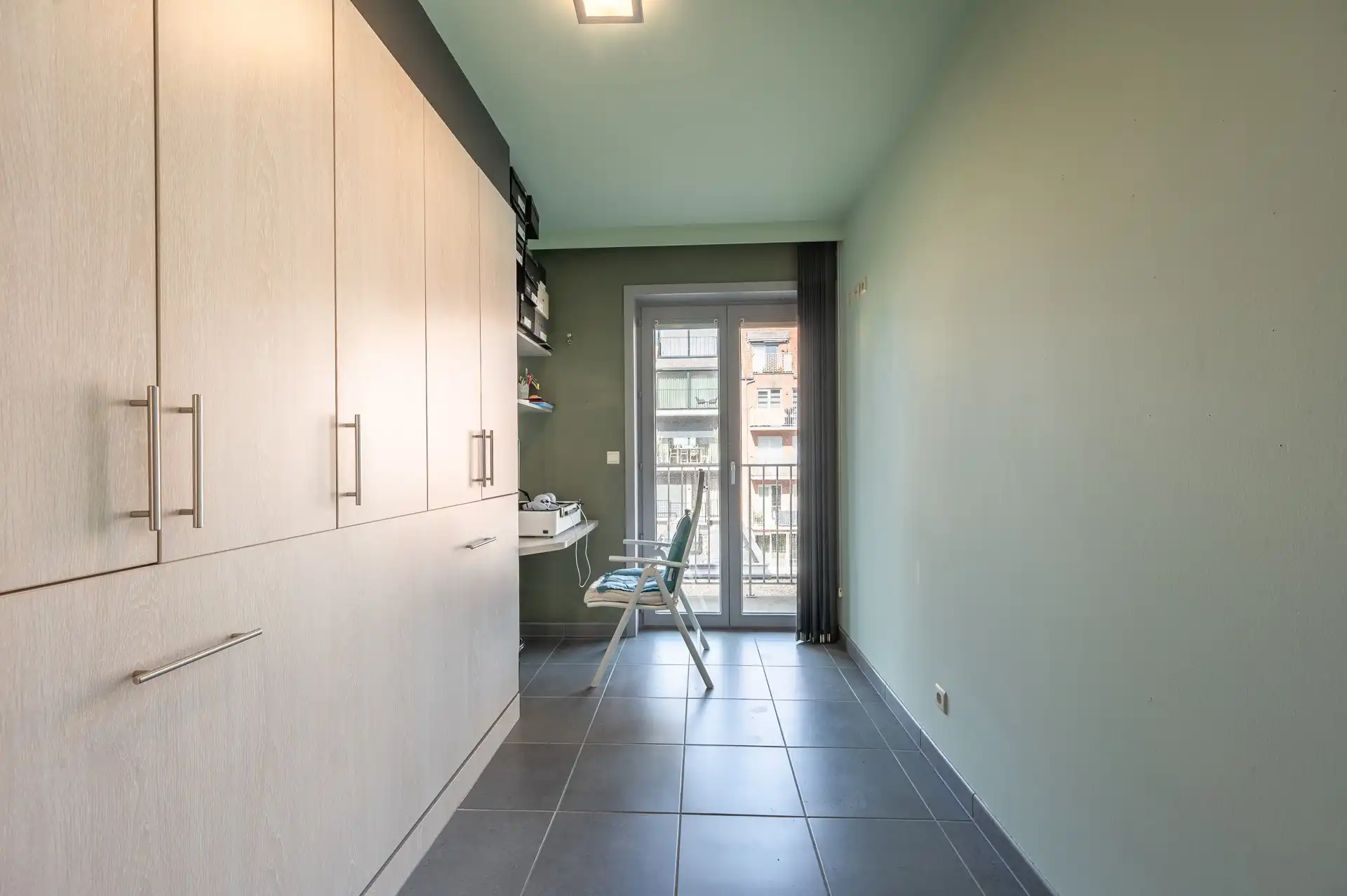 Gemeubeld: gezellig appartement vlakbij de Lippenslaan! foto 14