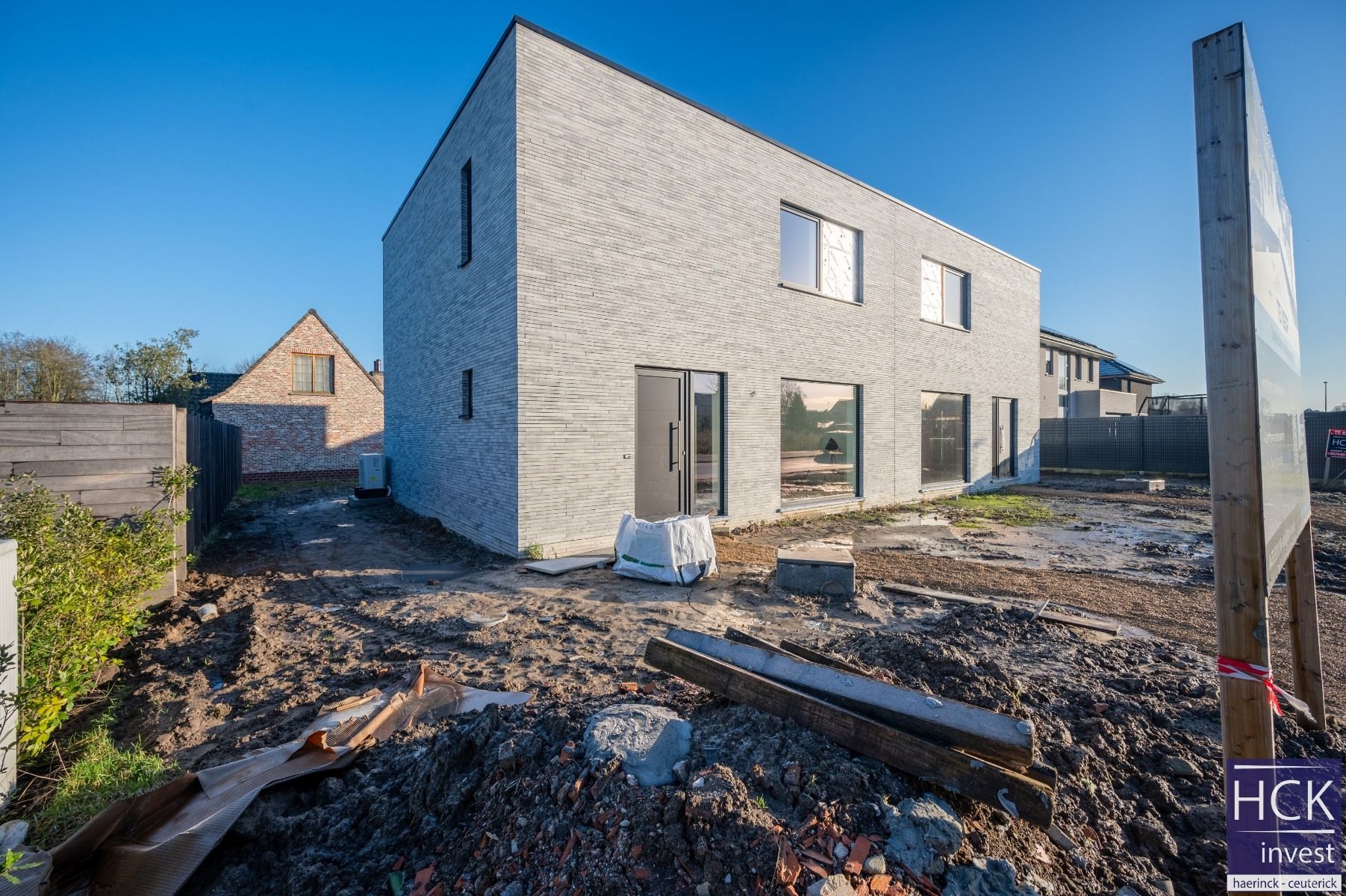 OUWEGEM - Moderne nieuwbouwwoning op centrale doch rustige ligging! foto 2