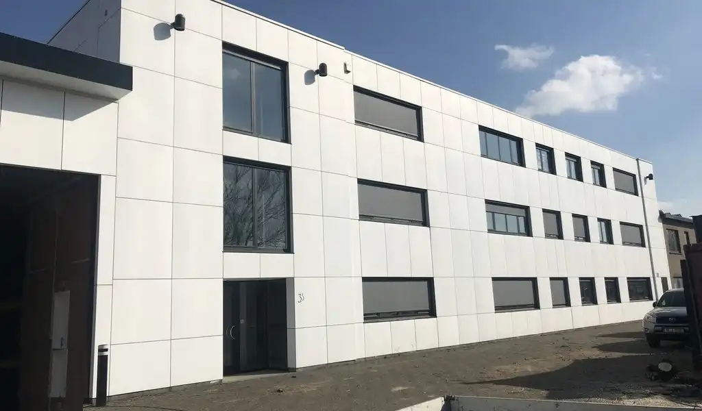 Gerenoveerde kantoren te huur in Oostjachtpark, Sint-Niklaas foto {{pictureIndex}}