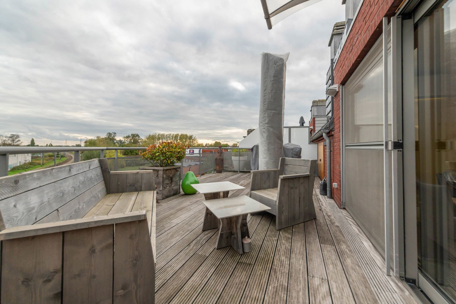 Ruim en luxueus duplexappartement met groot zuid-gericht terras. foto 7