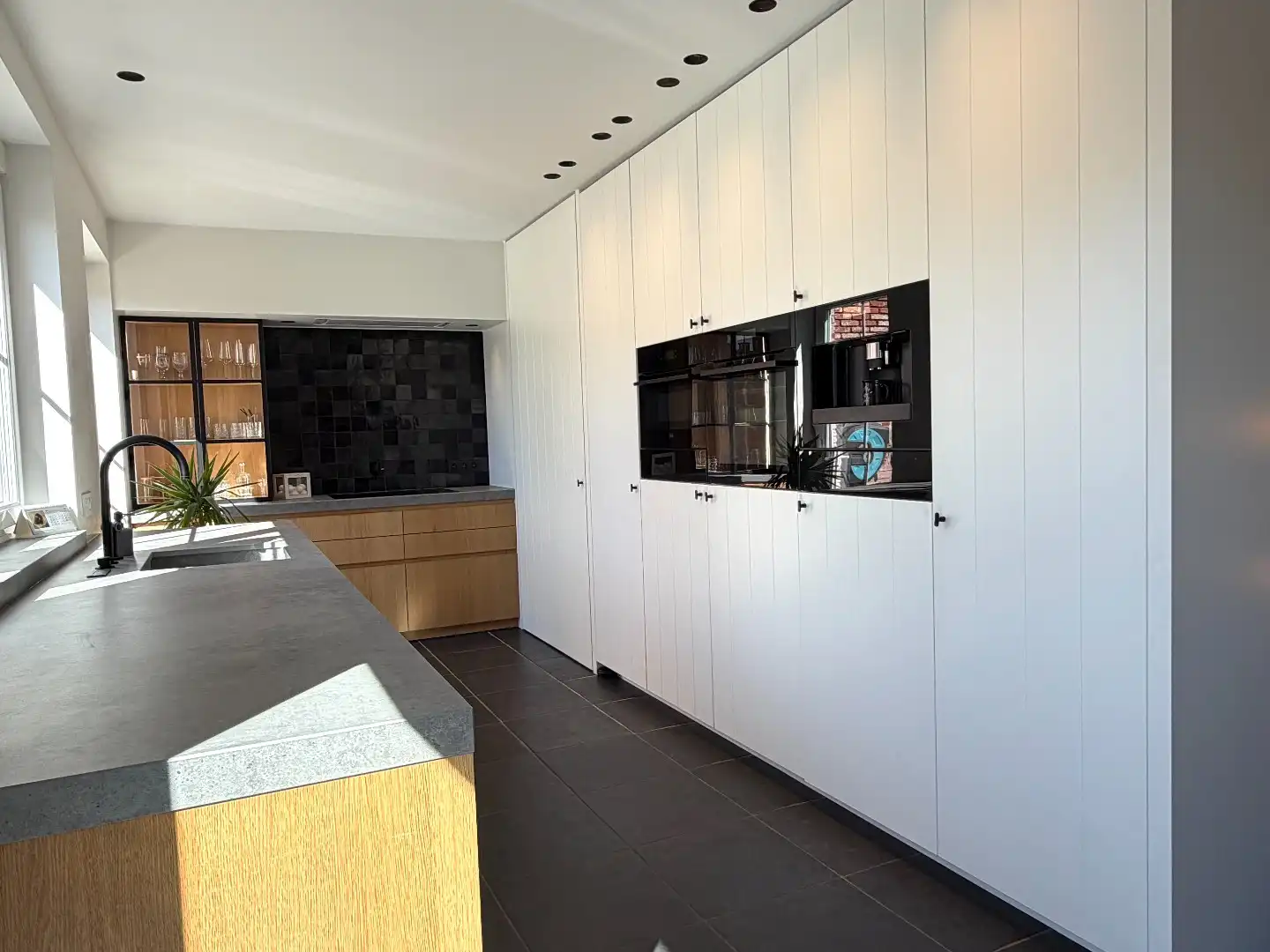 Prachtige woning met 3 slaapkamers, zonnepanelen en thuisbatterijen op rustige ligging! foto 9