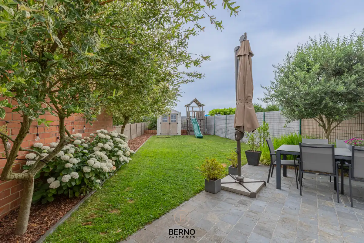 Recente en ruime gezinswoning met zonnige tuin foto 19